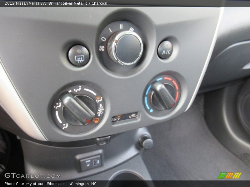 Brilliant Silver Metallic / Charcoal 2019 Nissan Versa SV