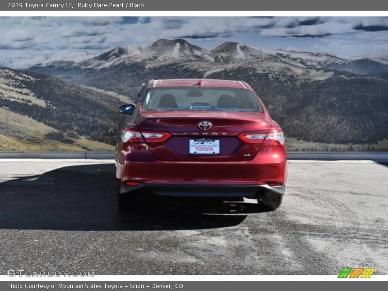 Ruby Flare Pearl / Black 2019 Toyota Camry LE