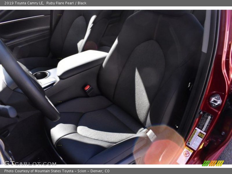 Ruby Flare Pearl / Black 2019 Toyota Camry LE
