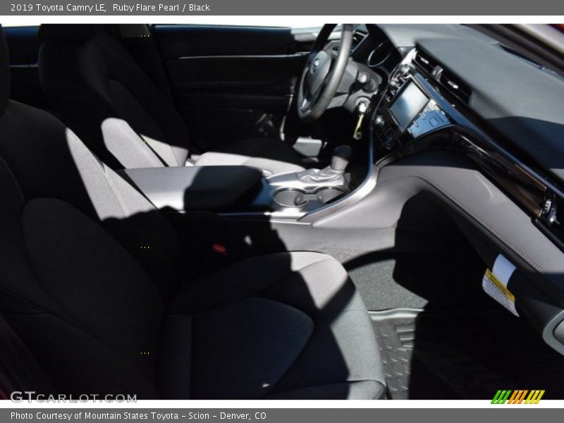 Ruby Flare Pearl / Black 2019 Toyota Camry LE