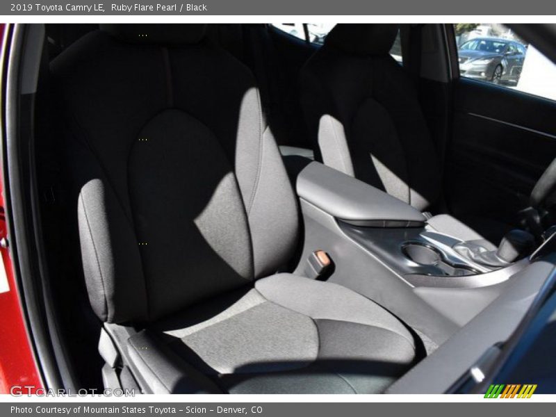 Ruby Flare Pearl / Black 2019 Toyota Camry LE