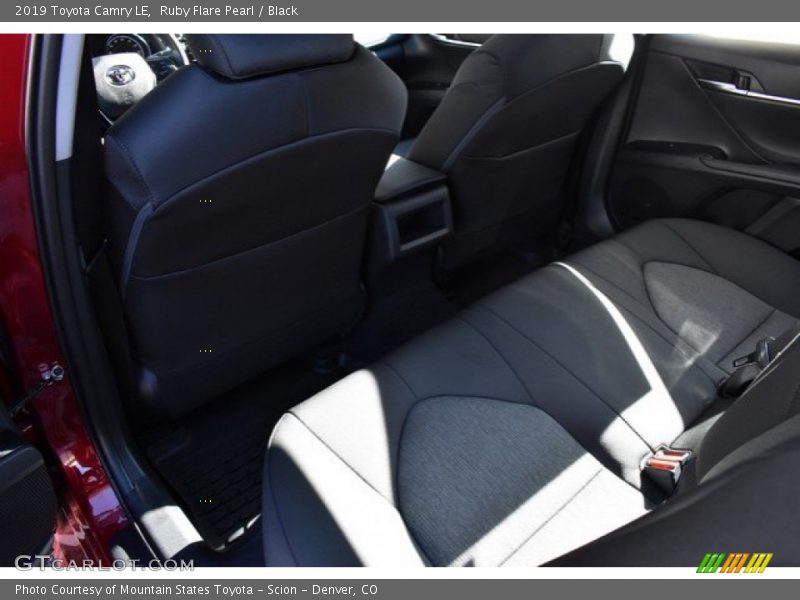 Ruby Flare Pearl / Black 2019 Toyota Camry LE