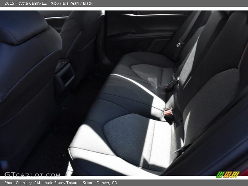 Ruby Flare Pearl / Black 2019 Toyota Camry LE