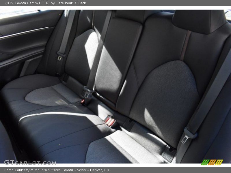 Ruby Flare Pearl / Black 2019 Toyota Camry LE
