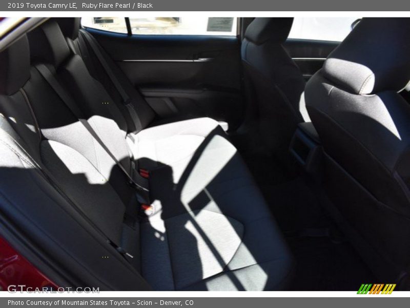 Ruby Flare Pearl / Black 2019 Toyota Camry LE