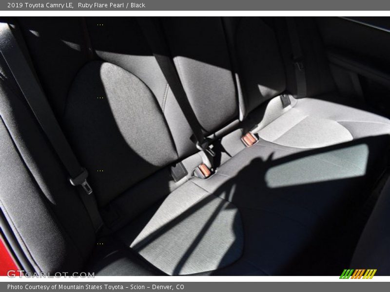 Ruby Flare Pearl / Black 2019 Toyota Camry LE
