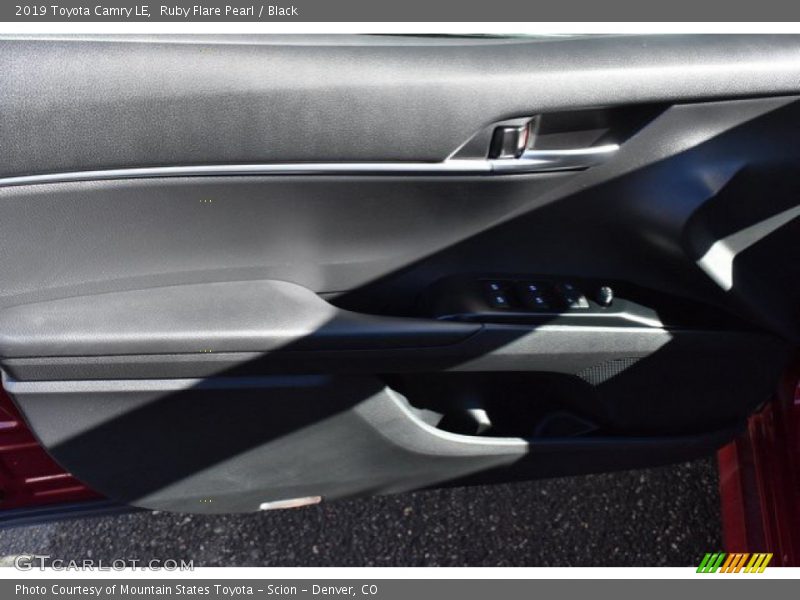 Ruby Flare Pearl / Black 2019 Toyota Camry LE