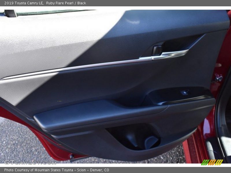 Ruby Flare Pearl / Black 2019 Toyota Camry LE