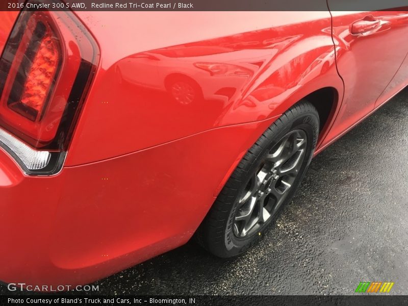 Redline Red Tri-Coat Pearl / Black 2016 Chrysler 300 S AWD