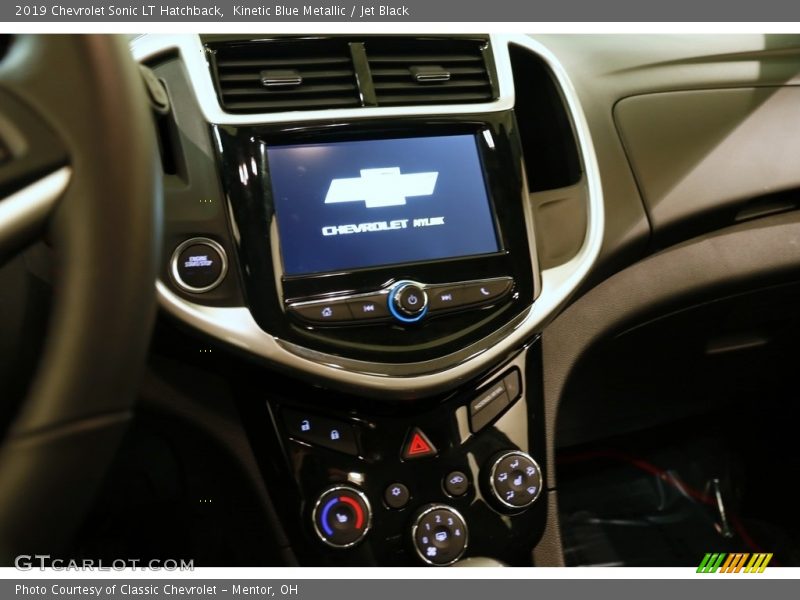 Kinetic Blue Metallic / Jet Black 2019 Chevrolet Sonic LT Hatchback
