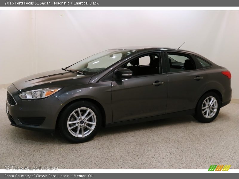 Magnetic / Charcoal Black 2016 Ford Focus SE Sedan