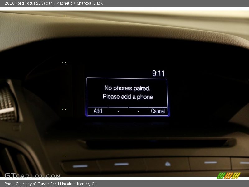 Magnetic / Charcoal Black 2016 Ford Focus SE Sedan