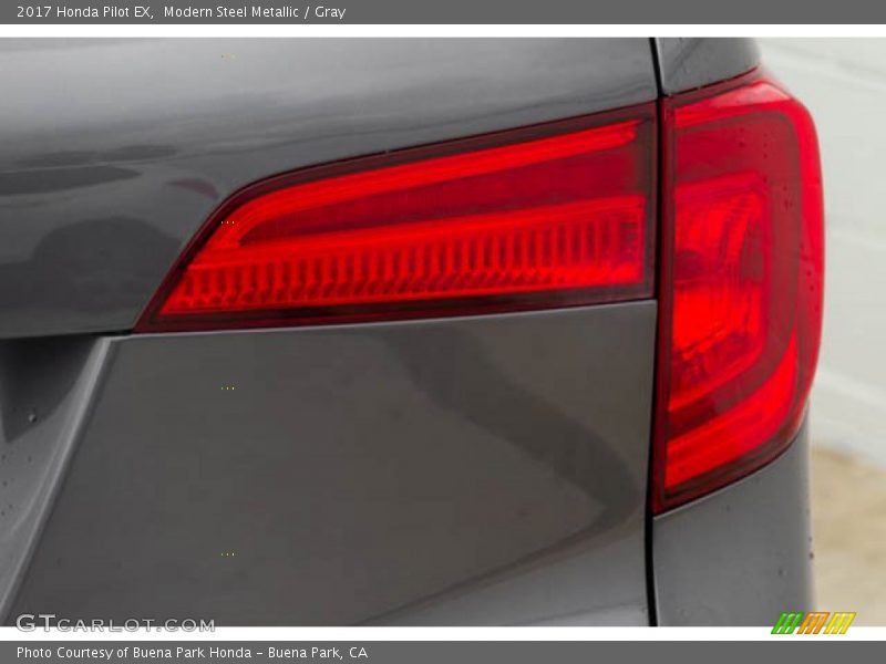 Modern Steel Metallic / Gray 2017 Honda Pilot EX