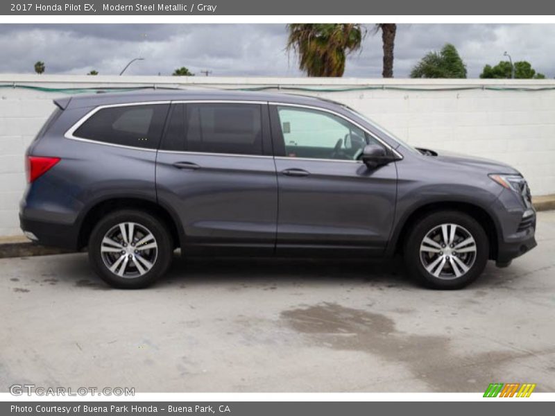 Modern Steel Metallic / Gray 2017 Honda Pilot EX