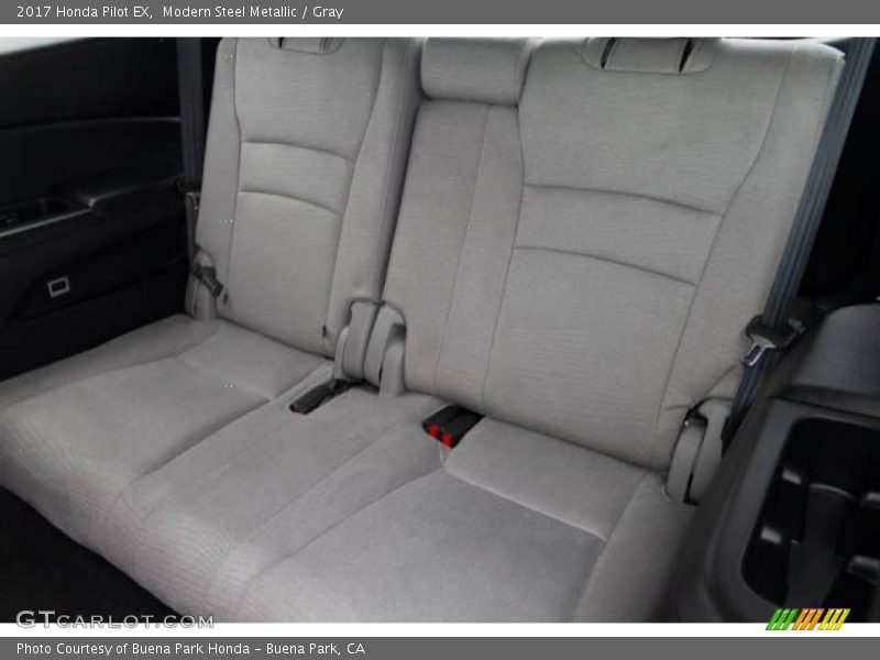 Modern Steel Metallic / Gray 2017 Honda Pilot EX