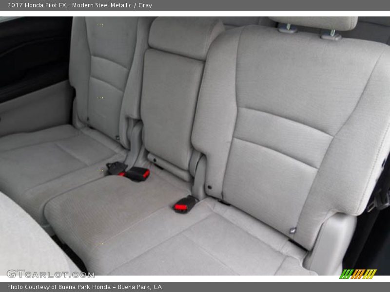 Modern Steel Metallic / Gray 2017 Honda Pilot EX