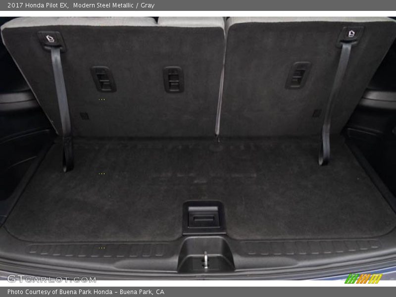 Modern Steel Metallic / Gray 2017 Honda Pilot EX