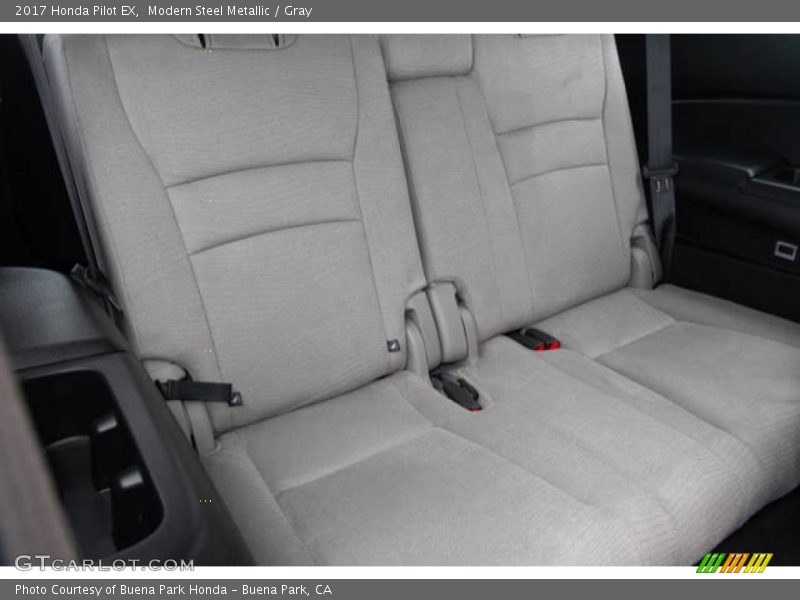 Modern Steel Metallic / Gray 2017 Honda Pilot EX