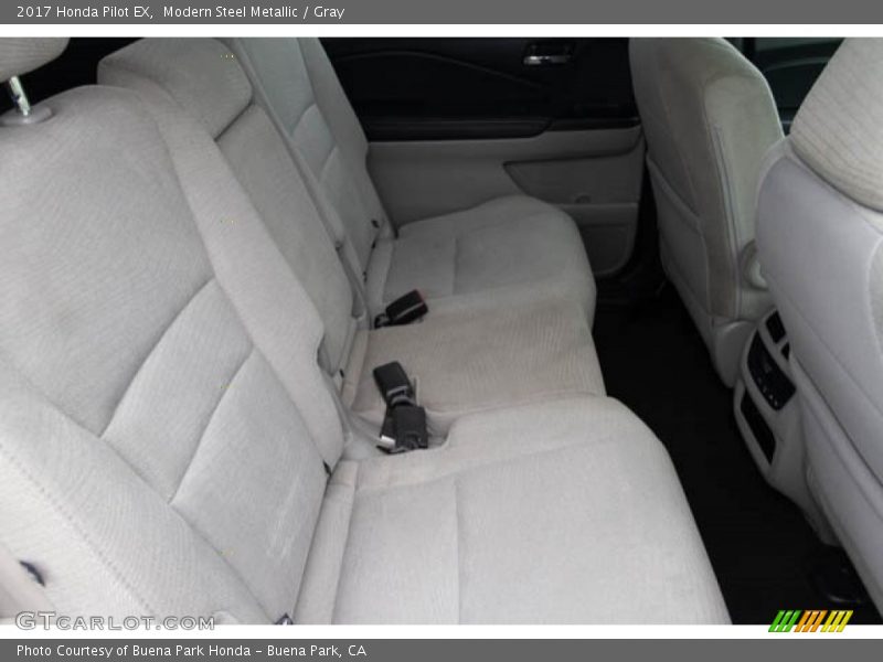 Modern Steel Metallic / Gray 2017 Honda Pilot EX