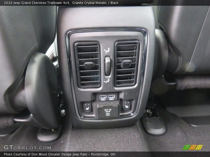 Controls of 2019 Grand Cherokee Trailhawk 4x4