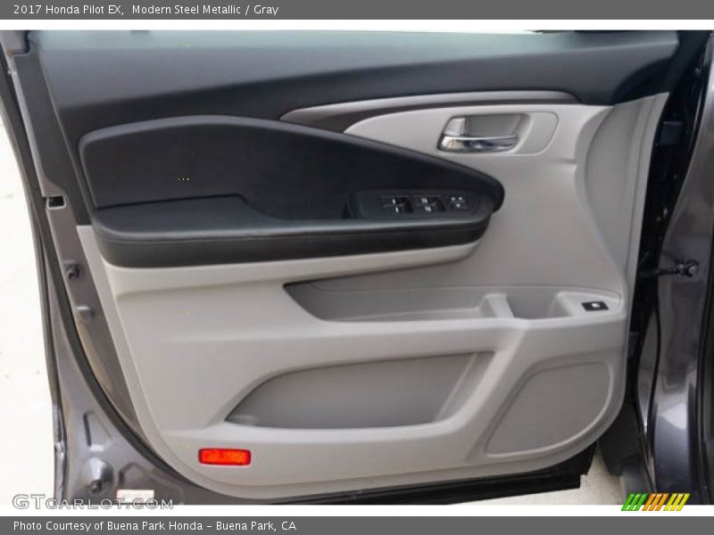 Modern Steel Metallic / Gray 2017 Honda Pilot EX