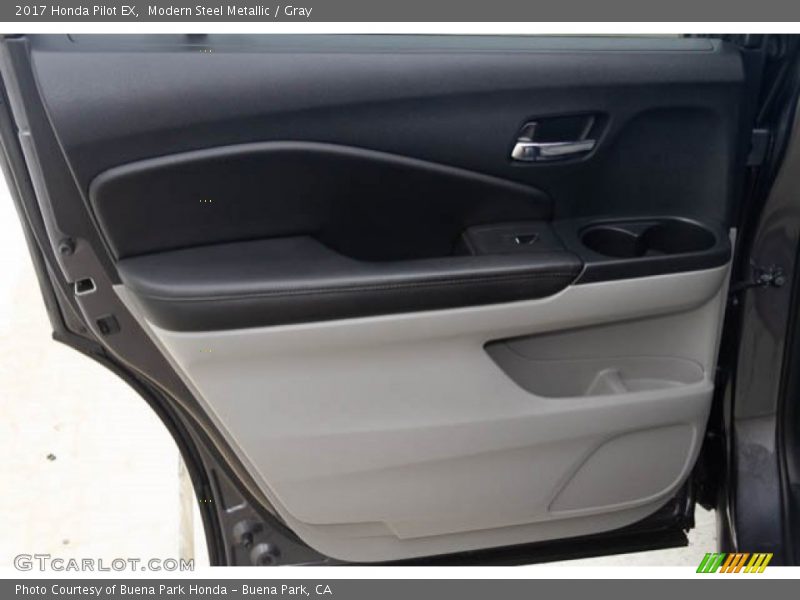 Modern Steel Metallic / Gray 2017 Honda Pilot EX