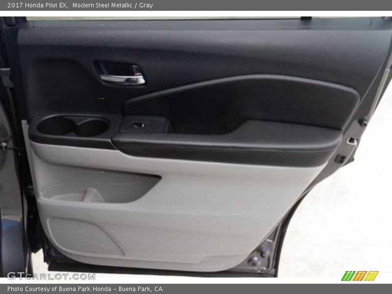 Modern Steel Metallic / Gray 2017 Honda Pilot EX
