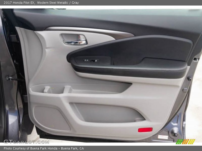 Modern Steel Metallic / Gray 2017 Honda Pilot EX