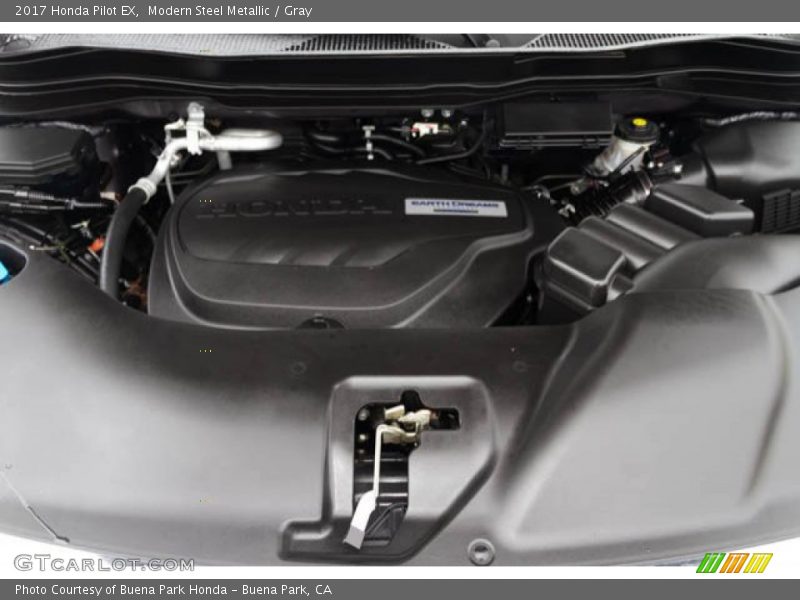 Modern Steel Metallic / Gray 2017 Honda Pilot EX