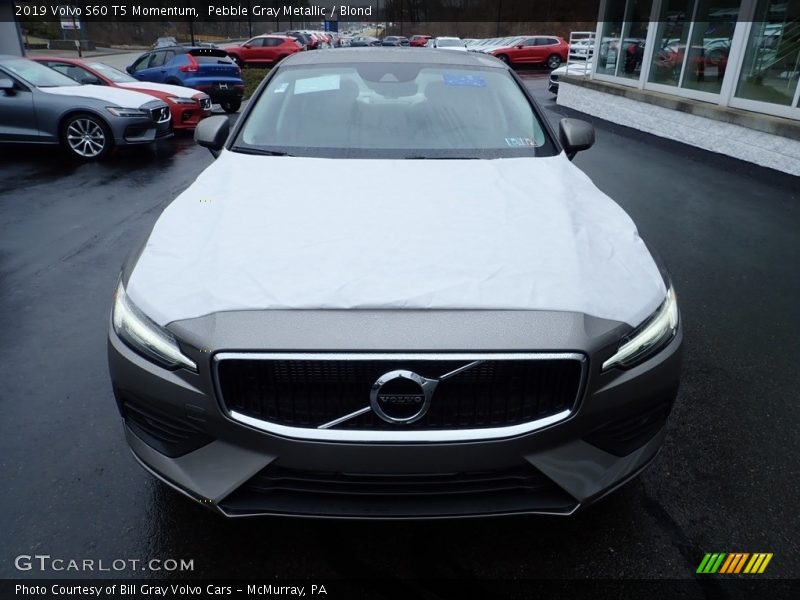 Pebble Gray Metallic / Blond 2019 Volvo S60 T5 Momentum