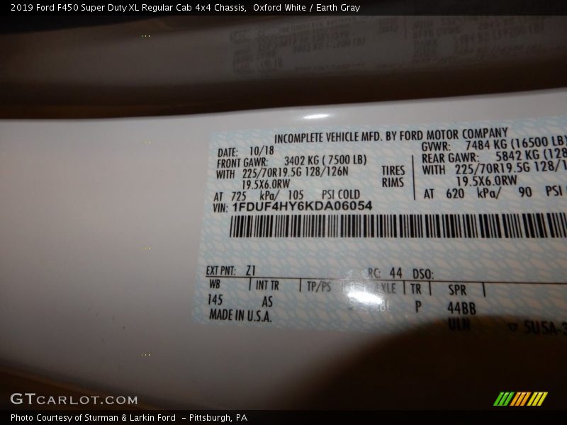 Oxford White / Earth Gray 2019 Ford F450 Super Duty XL Regular Cab 4x4 Chassis