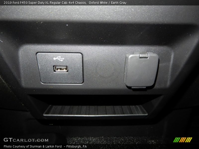 Oxford White / Earth Gray 2019 Ford F450 Super Duty XL Regular Cab 4x4 Chassis