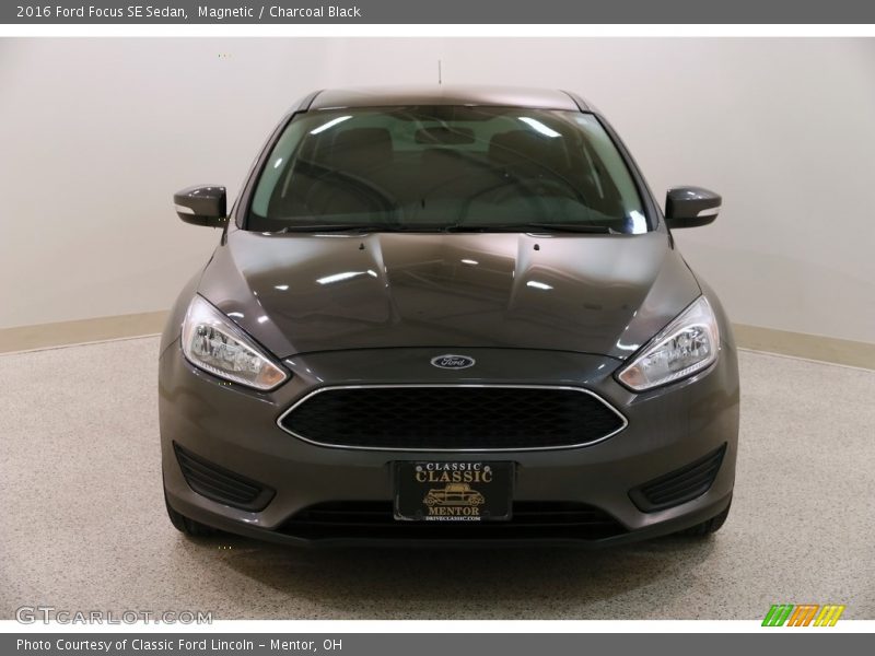 Magnetic / Charcoal Black 2016 Ford Focus SE Sedan