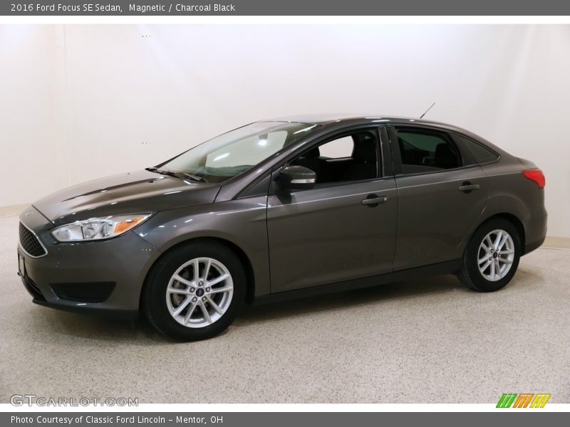 Magnetic / Charcoal Black 2016 Ford Focus SE Sedan