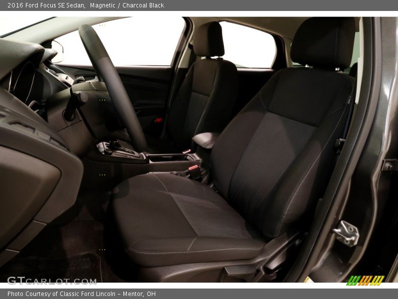 Magnetic / Charcoal Black 2016 Ford Focus SE Sedan