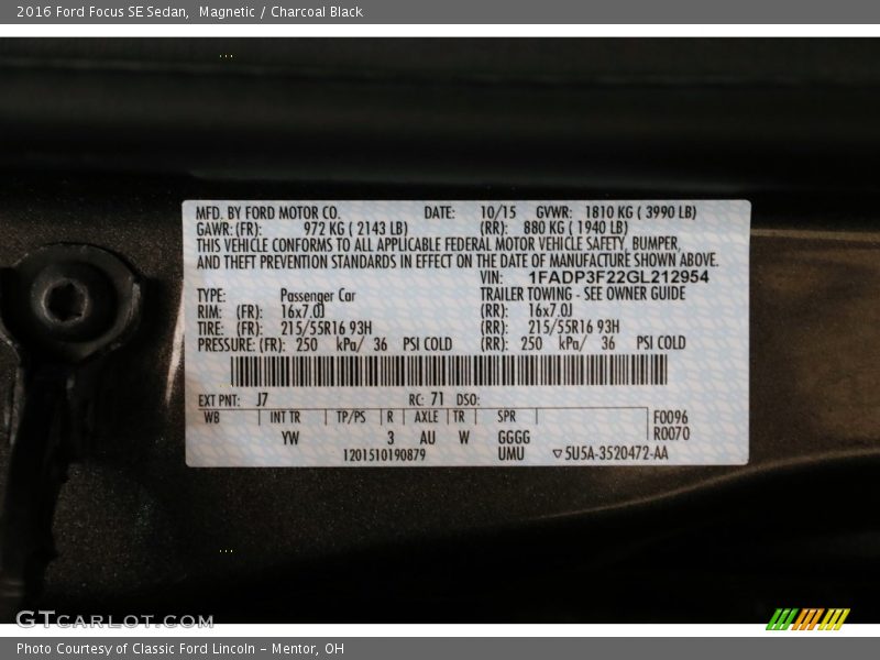 Magnetic / Charcoal Black 2016 Ford Focus SE Sedan