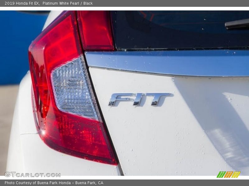 Platinum White Pearl / Black 2019 Honda Fit EX