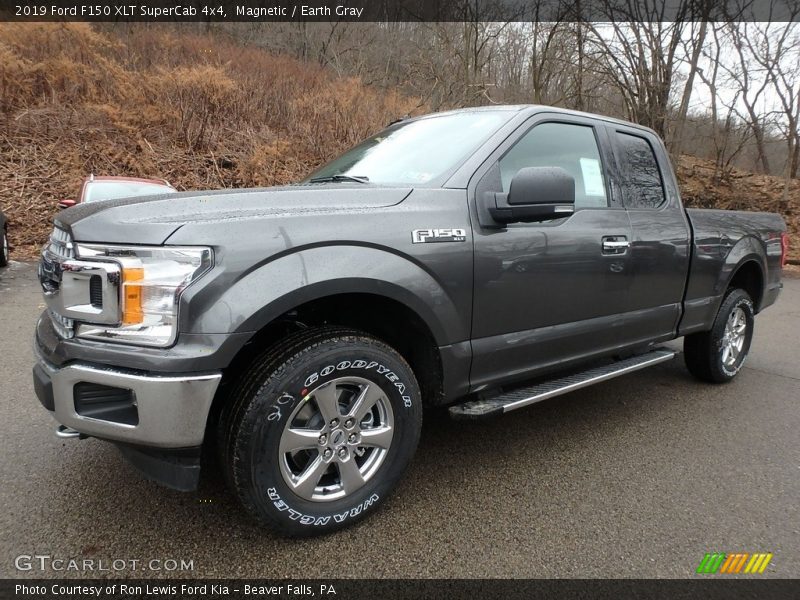 Front 3/4 View of 2019 F150 XLT SuperCab 4x4