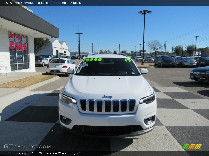 Bright White / Black 2019 Jeep Cherokee Latitude