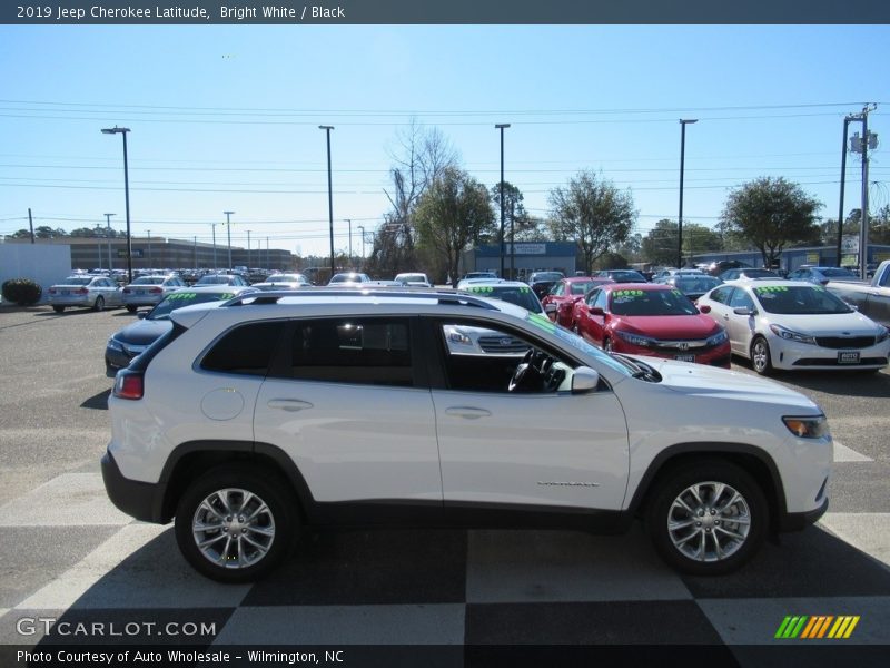 Bright White / Black 2019 Jeep Cherokee Latitude