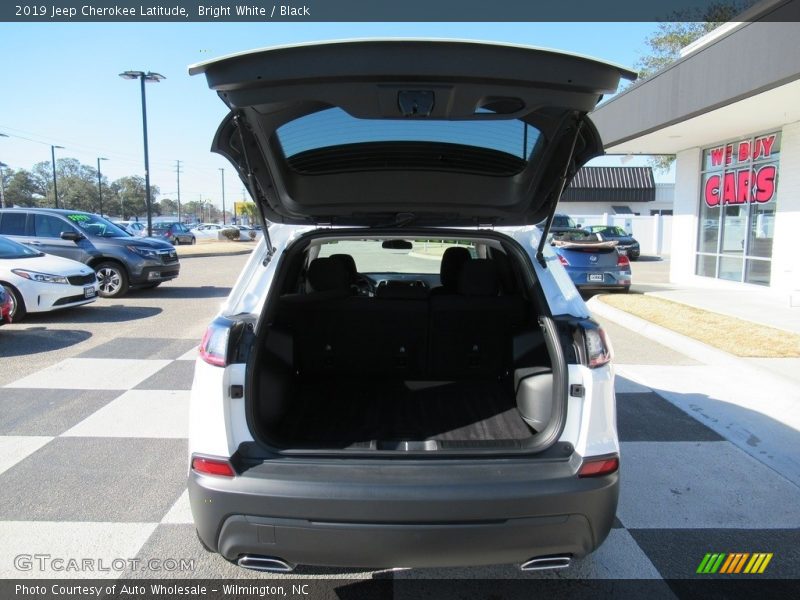 Bright White / Black 2019 Jeep Cherokee Latitude