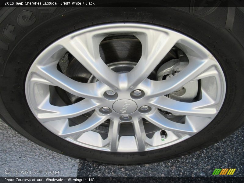 Bright White / Black 2019 Jeep Cherokee Latitude