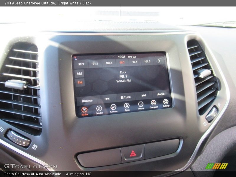 Bright White / Black 2019 Jeep Cherokee Latitude