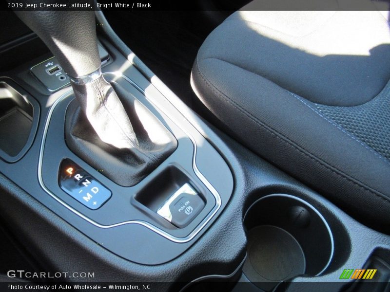 Bright White / Black 2019 Jeep Cherokee Latitude