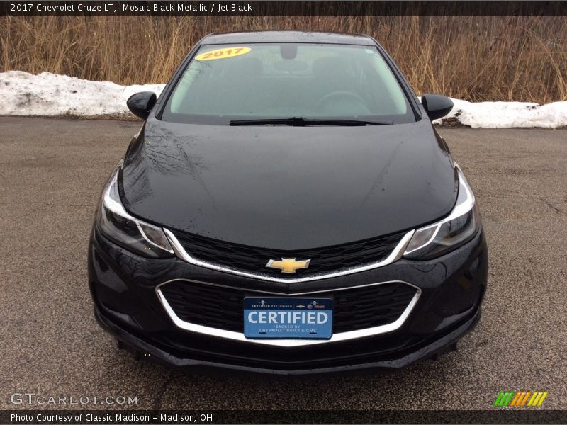 Mosaic Black Metallic / Jet Black 2017 Chevrolet Cruze LT