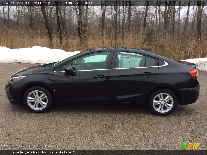 Mosaic Black Metallic / Jet Black 2017 Chevrolet Cruze LT