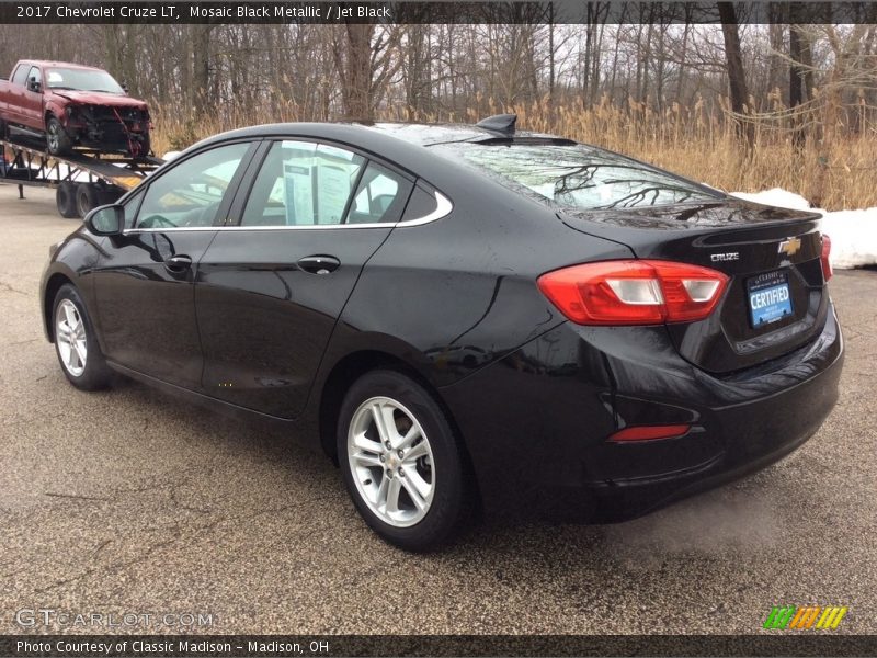 Mosaic Black Metallic / Jet Black 2017 Chevrolet Cruze LT