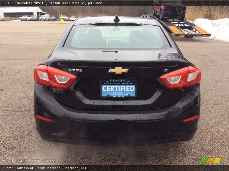 Mosaic Black Metallic / Jet Black 2017 Chevrolet Cruze LT