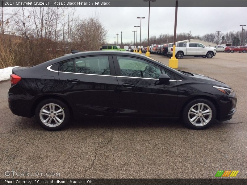 Mosaic Black Metallic / Jet Black 2017 Chevrolet Cruze LT