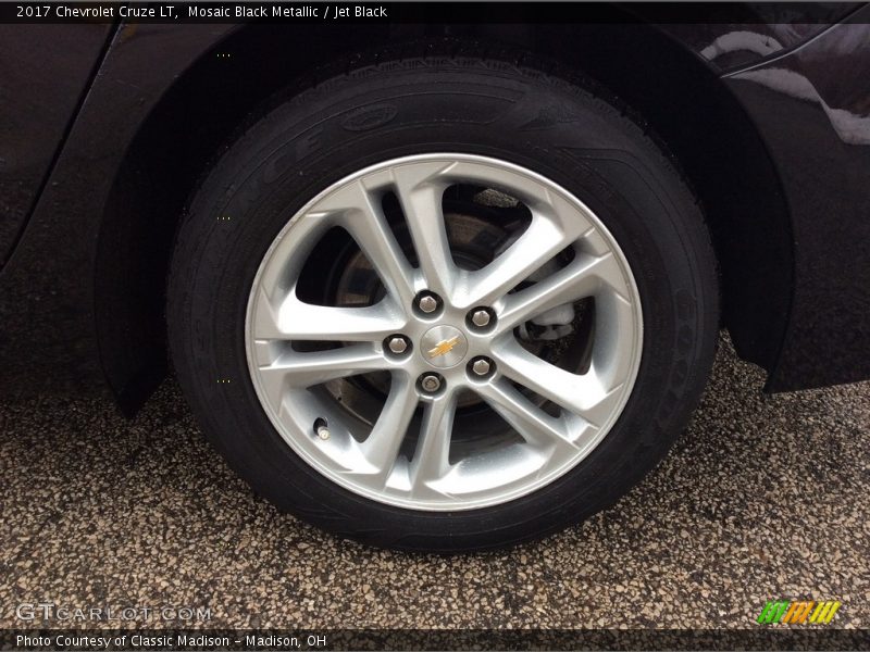 Mosaic Black Metallic / Jet Black 2017 Chevrolet Cruze LT